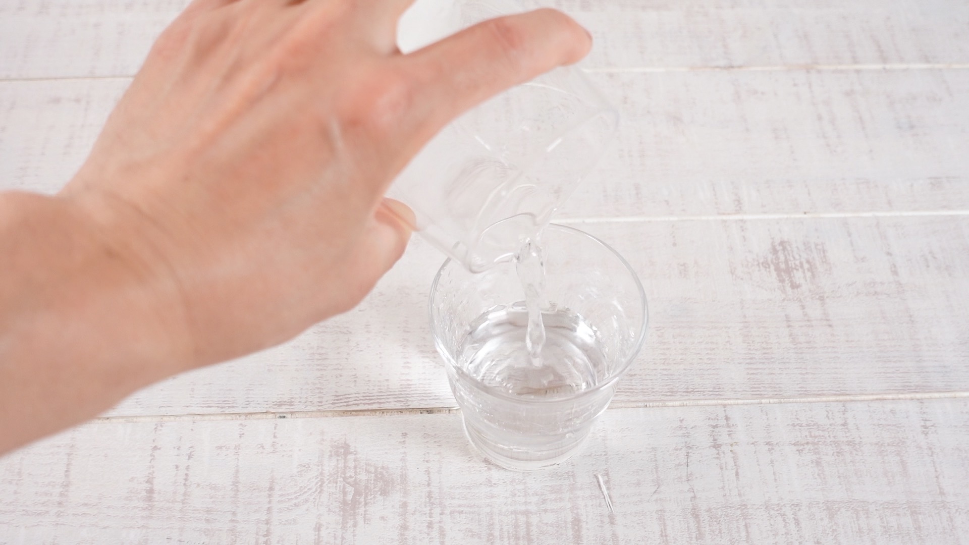 余分な水を捨てている様子