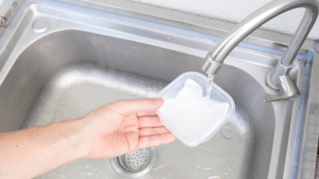 キッチンペーパーに吸水させる